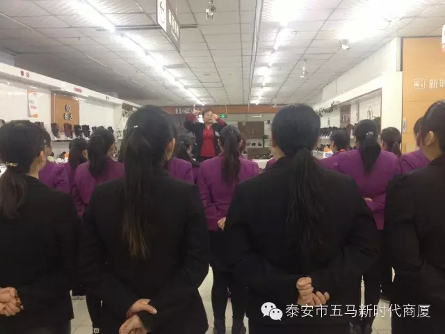 新時(shí)代商廈五馬店利用歡樂(lè)周五進(jìn)行士氣展示比賽！