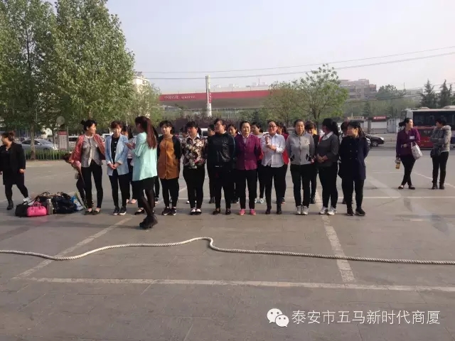 青春不言敗，愛(ài)拼才會(huì)贏。五馬店春季拔河比賽實(shí)況記錄！